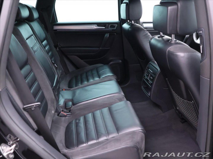 Volkswagen Touareg 3,0 TDI V6 DSG R-LINE CZ 2014