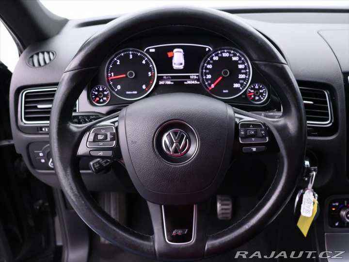 Volkswagen Touareg 3,0 TDI V6 DSG R-LINE CZ 2014