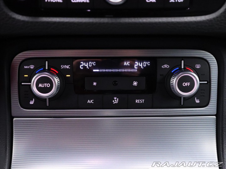 Volkswagen Touareg 3,0 TDI V6 DSG R-LINE CZ 2014