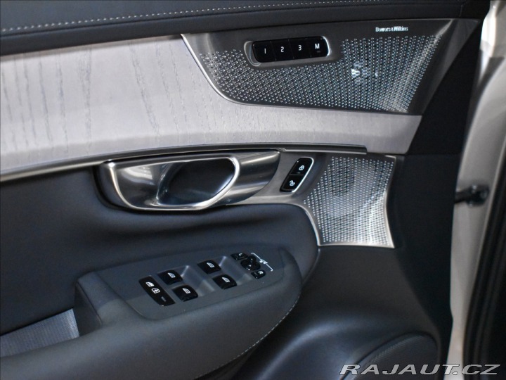 Volvo XC90 2,0 T8  Ultra Dark 2025