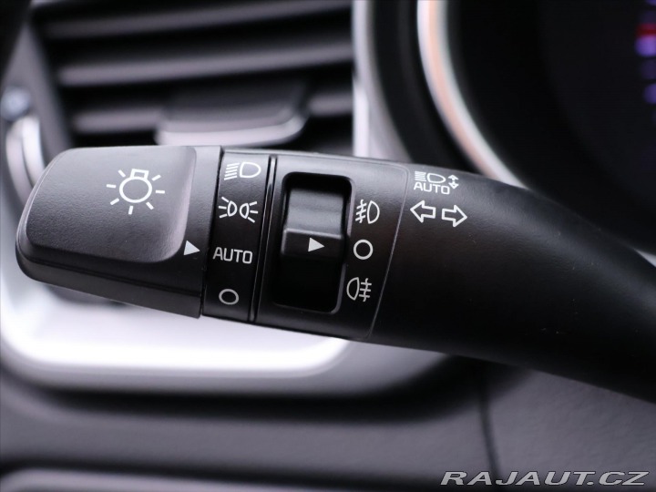 Kia Ceed 1,5 T-GDI 117kW Aut. CZ D 2023