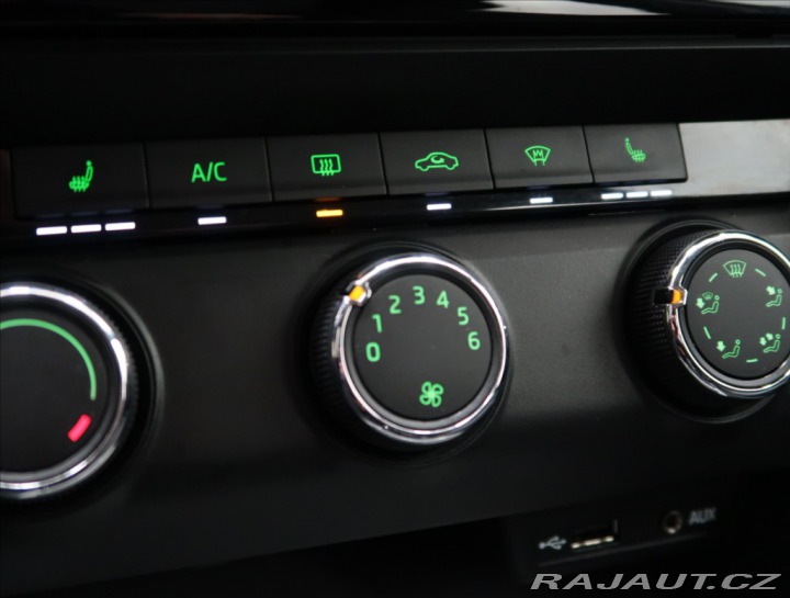 Škoda Octavia 2,0 TDI NAVI VÝHŘEV 1. MA 2016