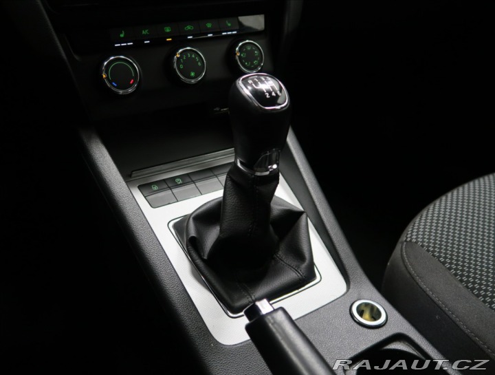 Škoda Octavia 2,0 TDI NAVI VÝHŘEV 1. MA 2016