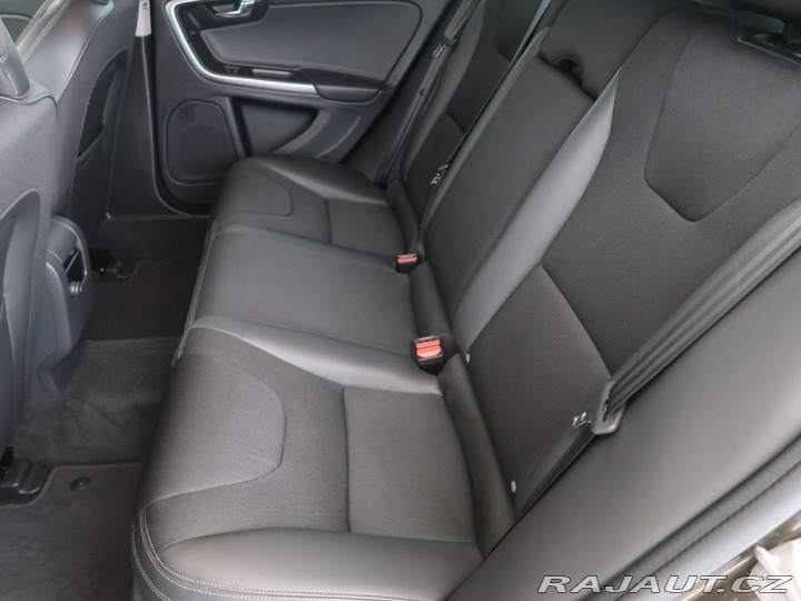 Volvo V60 2.0D4,110kW,Manuál 2016