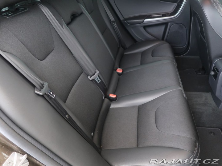 Volvo V60 2.0D4,110kW,Manuál 2016