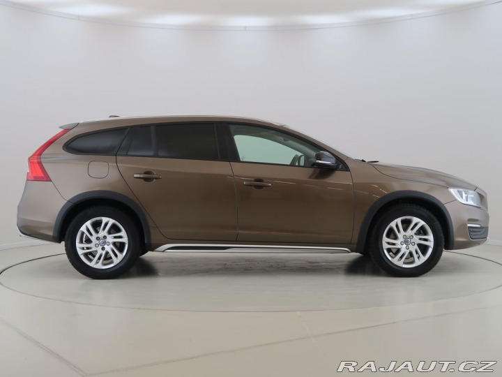 Volvo V60 2.0D4,110kW,Manuál 2016