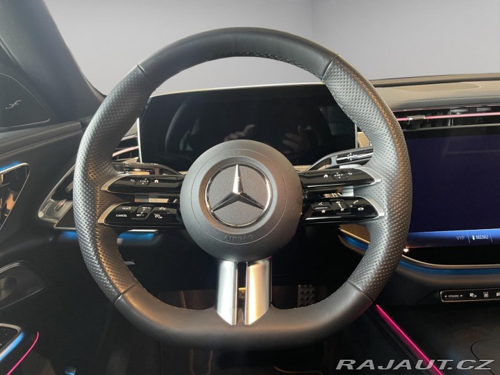 Mercedes-Benz E  2024