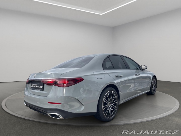 Mercedes-Benz E  2024