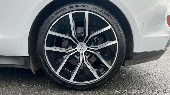 Porsche Taycan 4S 2024