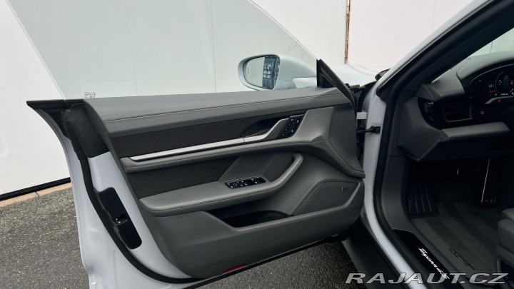 Porsche Taycan 4S 2024