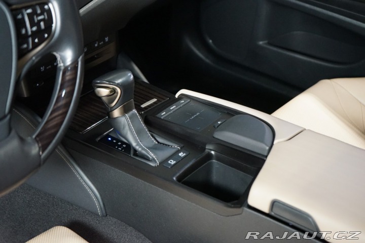 Lexus Ostatní modely ES 300h LUXURY*M&L*PANO*360*H 2020