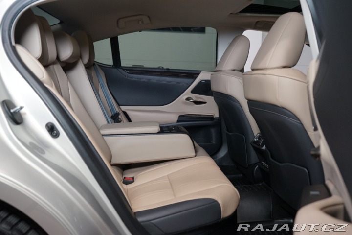Lexus Ostatní modely ES 300h LUXURY*M&L*PANO*360*H 2020