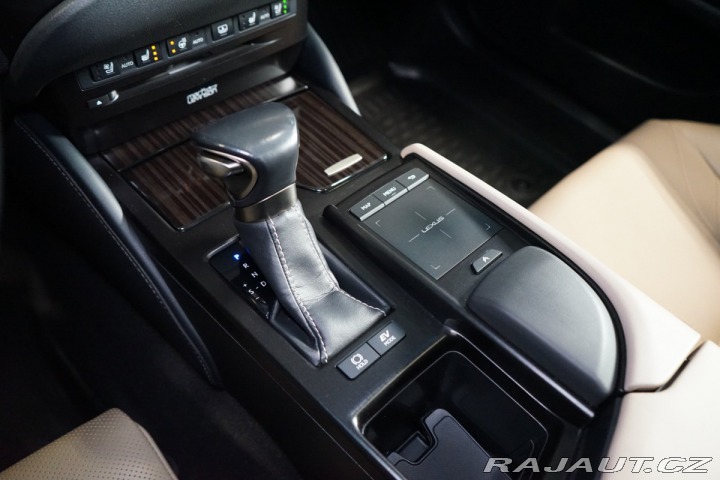 Lexus Ostatní modely ES 300h LUXURY*M&L*PANO*360*H 2020