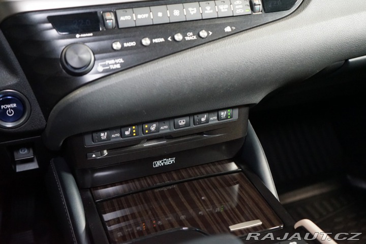 Lexus Ostatní modely ES 300h LUXURY*M&L*PANO*360*H 2020