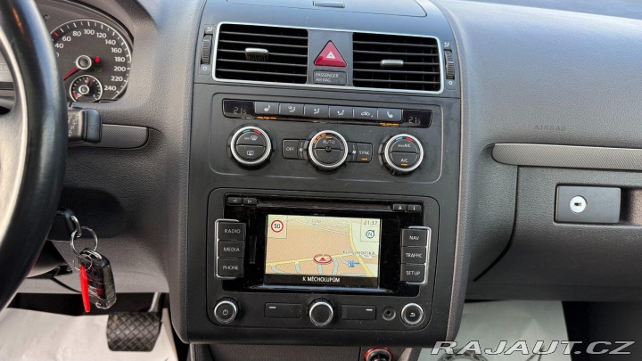 Volkswagen Touran 1.4TSI 103kW REZERVOVANO 2012