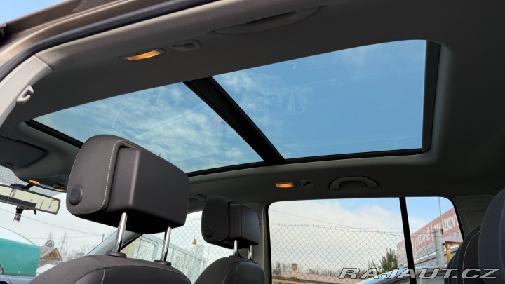 Volkswagen Touran 1.4TSI 103kW REZERVOVANO 2012