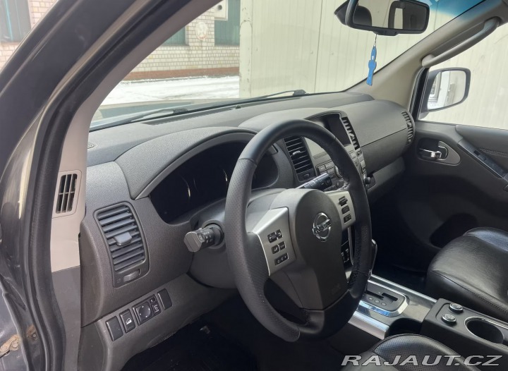 Nissan Pathfinder  2011
