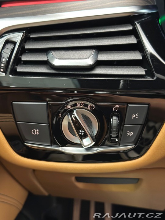 BMW 5 545e xDrive M Sport / La 2021