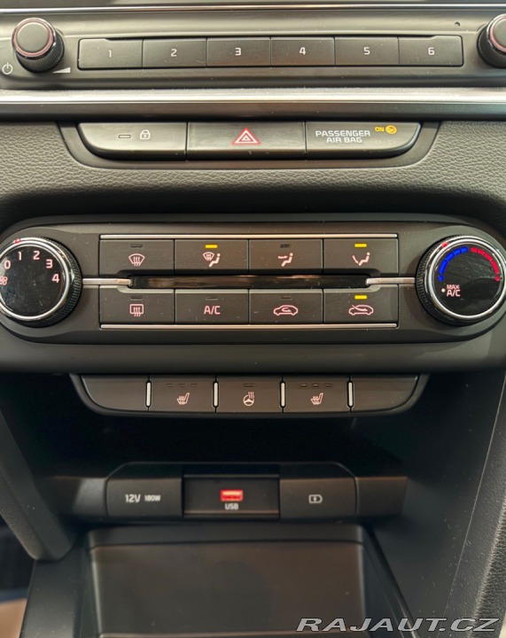 Kia Ostatní modely Ceed SW  Ceed SW 1,0 T-GDI Silver 2022