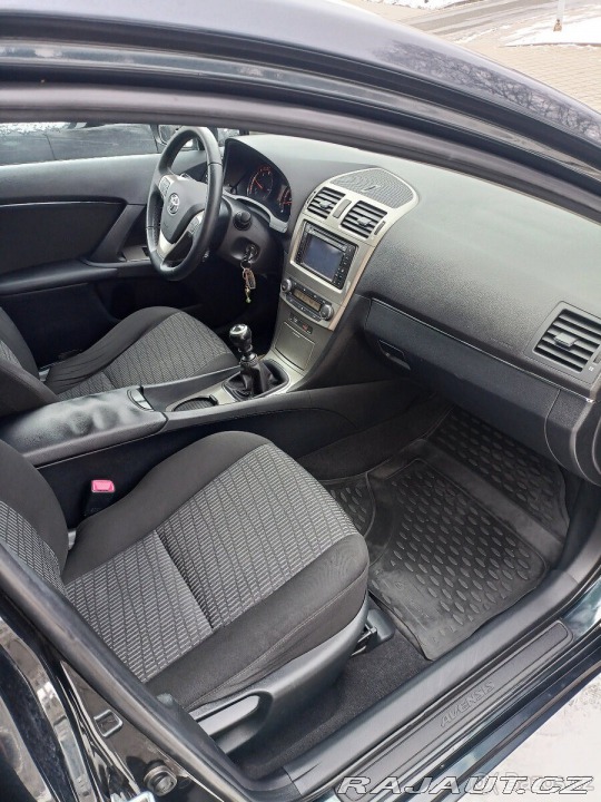 Toyota Avensis 2,0   D-4D 93 kw 2011