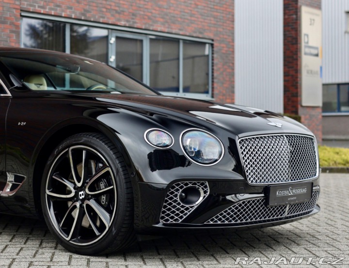 Bentley Continental 4.0 V8 440 KW 4x4| Nočné 2020