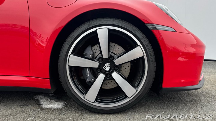 Porsche 911 Carrera 2025