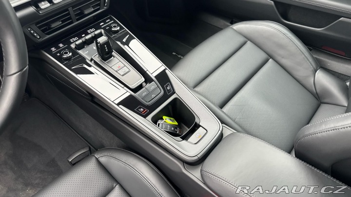 Porsche 911 Carrera 2025