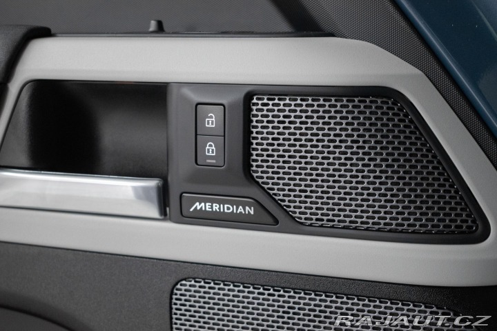 Land Rover Defender 110 D300 SE *ZÁRUKA*TAŽNÉ 2023