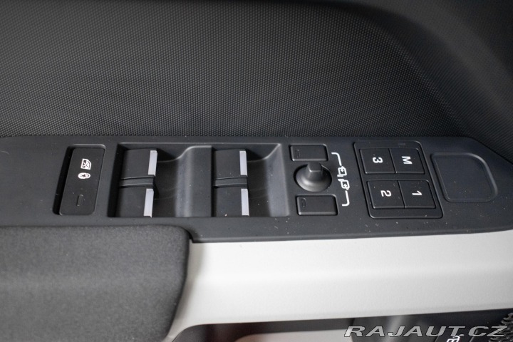 Land Rover Defender 110 D300 SE *ZÁRUKA*TAŽNÉ 2023