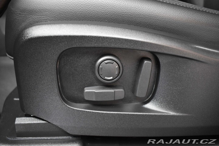 Land Rover Defender 110 D300 SE *ZÁRUKA*TAŽNÉ 2023