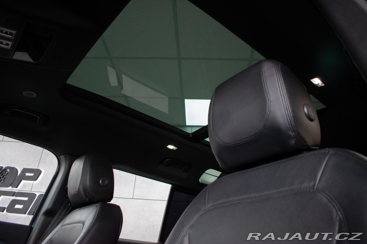 Land Rover Defender 110 D300 SE *ZÁRUKA*TAŽNÉ 2023