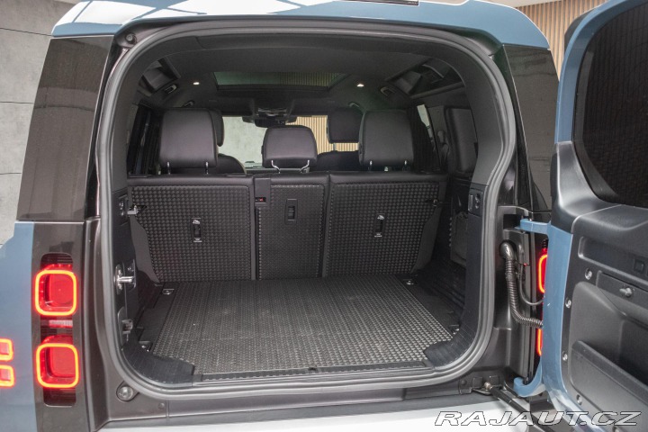 Land Rover Defender 110 D300 SE *ZÁRUKA*TAŽNÉ 2023