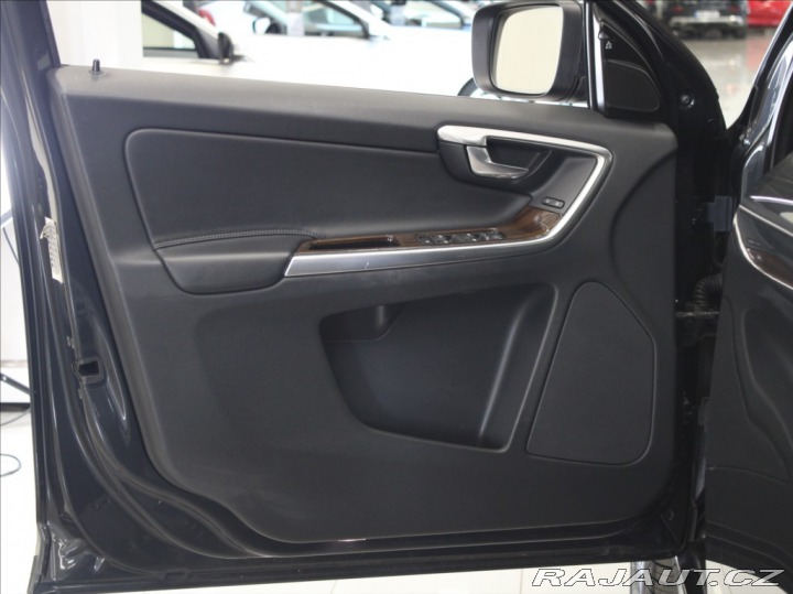 Volvo XC60 2,4 D5 AWD Summum PANO.TA 2016