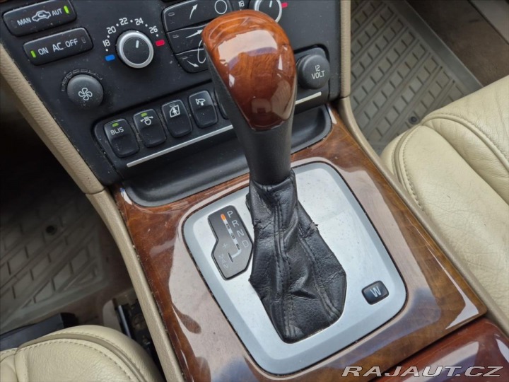 Volvo XC90 2,4 D5 AWD EXECUTIVE 2008