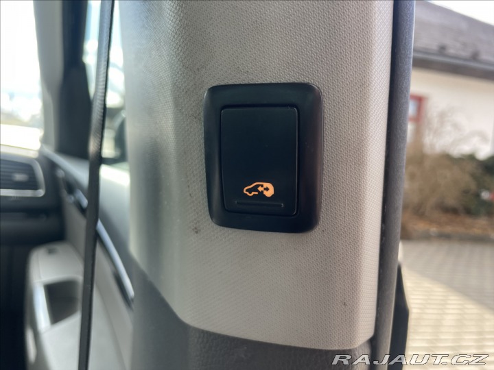 Volkswagen Sharan 2,0 TDi 135kw DSG 7míst H 2016