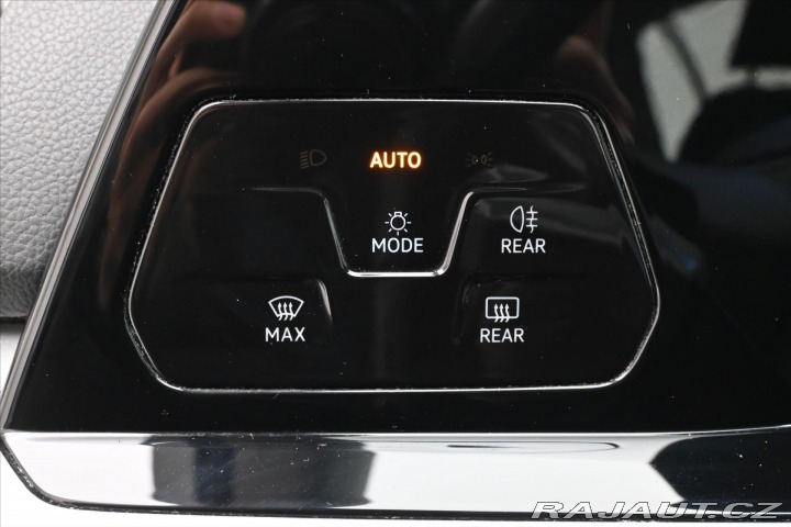 Volkswagen Golf 2,0 TDI 85 kW DSG Life Zá 2022