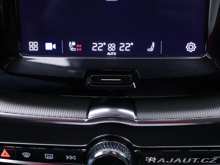 Volvo XC60 2,0 B5 173kW AWD Plus Dar 2022