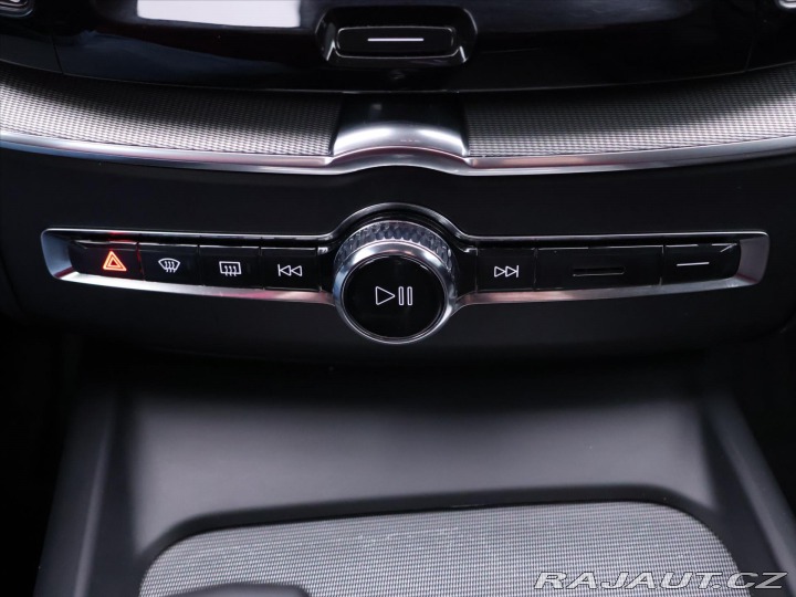 Volvo XC60 2,0 B5 173kW AWD Plus Dar 2022