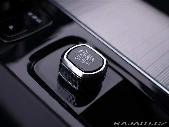 Volvo XC60 2,0 B5 173kW AWD Plus Dar 2022