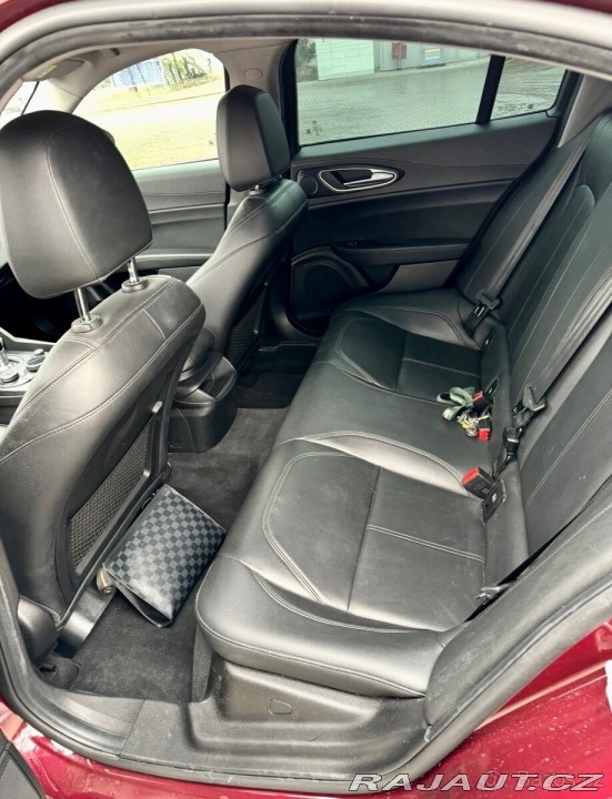 Alfa Romeo Giulia 2,0   Krásná 1800