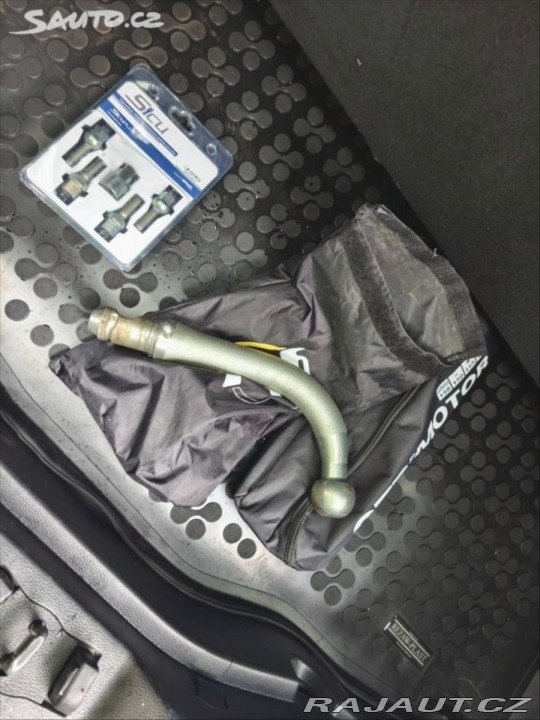 SsangYong Tivoli tovární záruka 4/29, odpo 1800