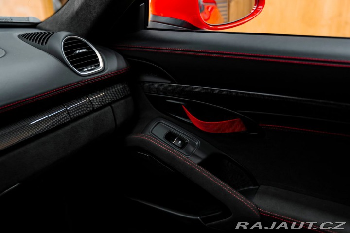 Porsche 718 GT4 2023