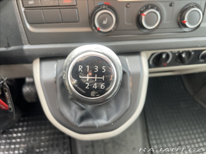 Volkswagen Transporter 2,0 TDi 110kw 8míst DPH C 2015