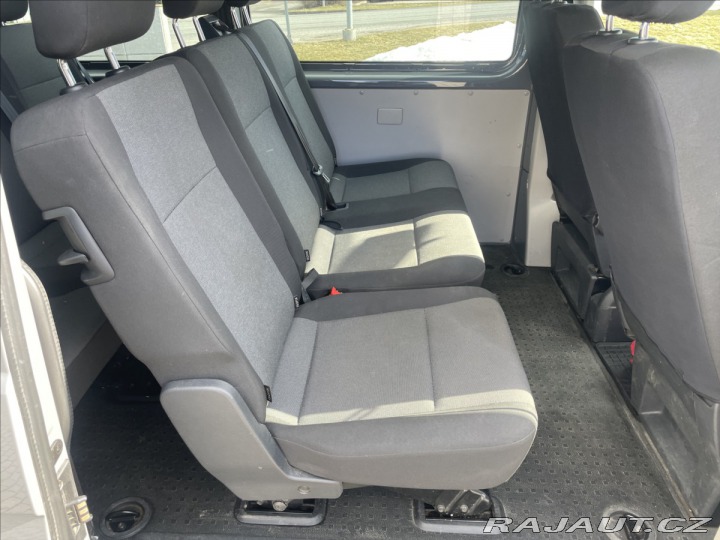Volkswagen Transporter 2,0 TDi 110kw 8míst CZaut 2015