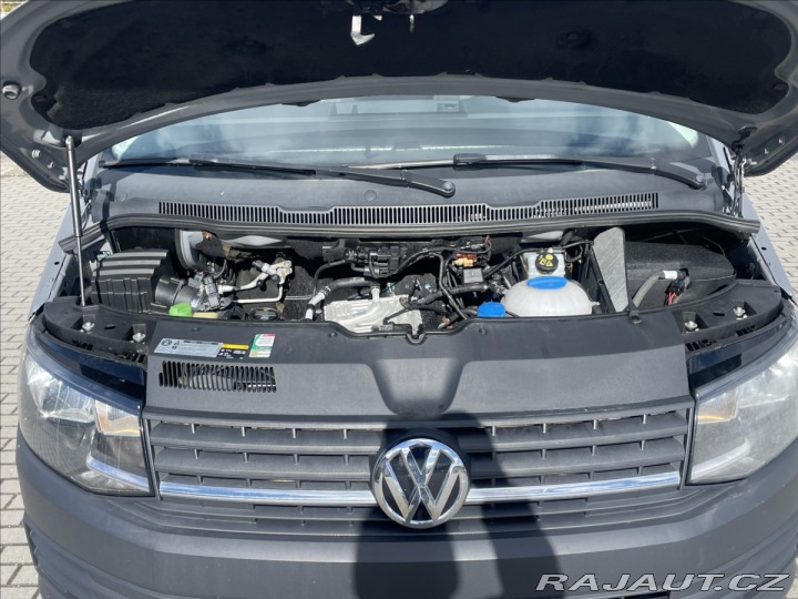 Volkswagen Transporter 2,0 TDi 110kw 8míst CZaut 2015