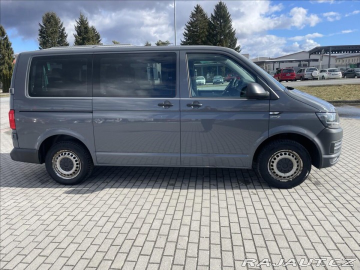 Volkswagen Transporter 2,0 TDi 110kw 8míst CZaut 2015