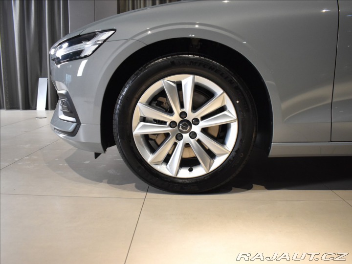 Volvo V60 2,0 B4  Core 2025
