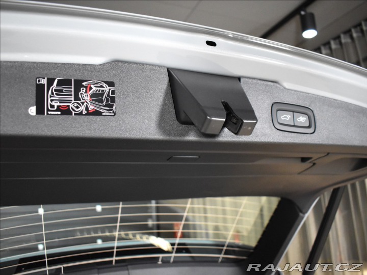 Volvo V60 2,0 B4  Core 1800