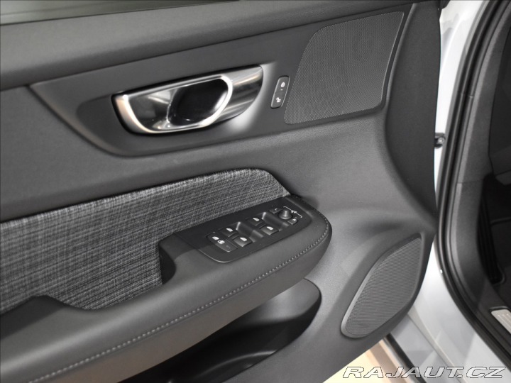 Volvo V60 2,0 B4  Core 2025