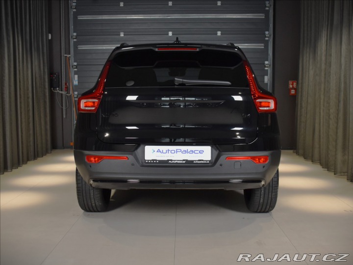 Volvo XC40 2,0 B4  Plus Black Editio 2025